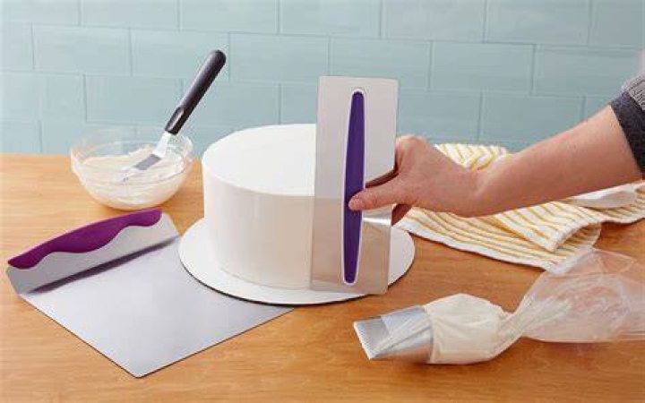 What does a cake smoother do?