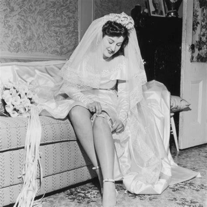 What does tossing the garter mean?