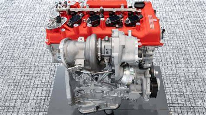 What engine is in a Freightliner Columbia?
