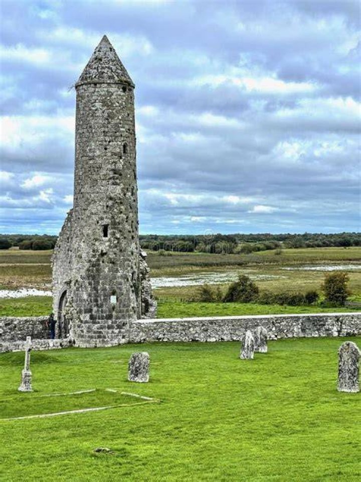 What happened at Clonmacnoise?