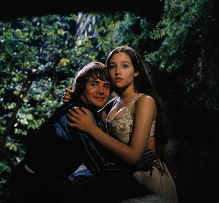 What is an example of foreshadowing in Romeo and Juliet Act 2 Scene 3?