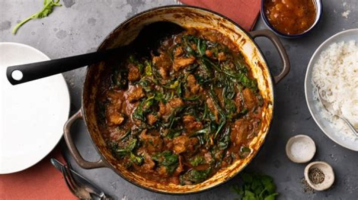 What is lamb saag made of?