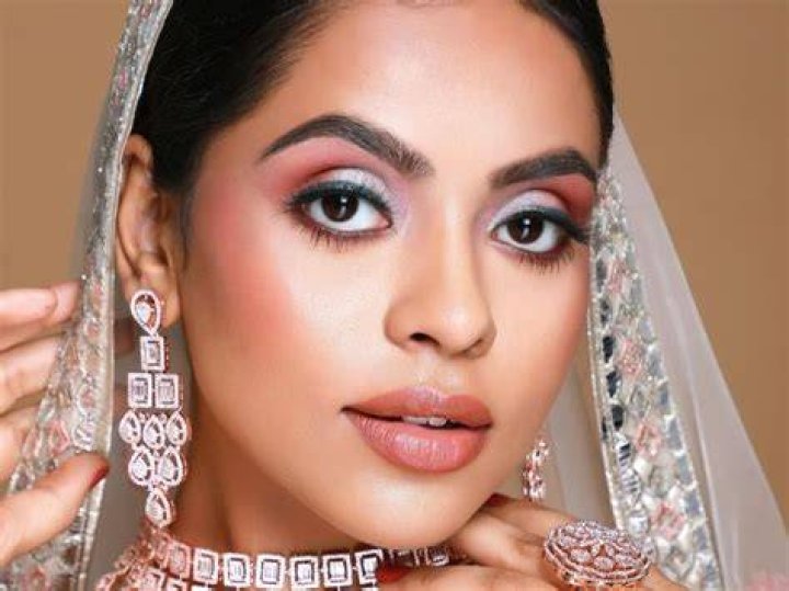 What is the best makeup for Indian skin?