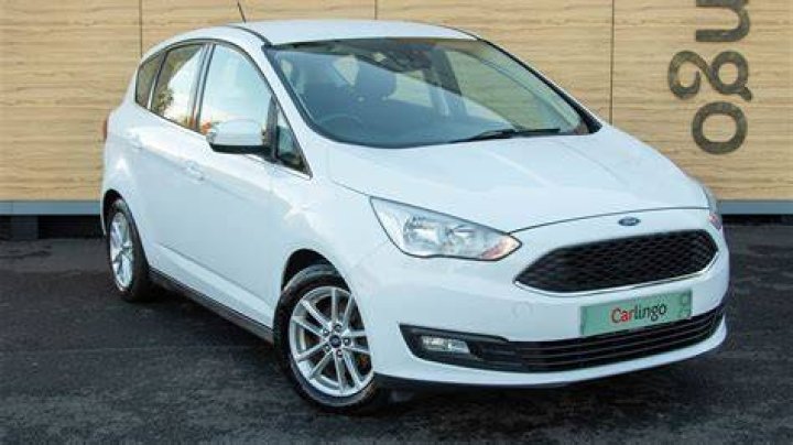 What is the difference between Ford C-Max Zetec and Titanium?