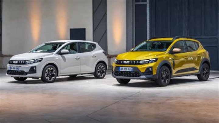 What is the difference between Sandero and Sandero Stepway?