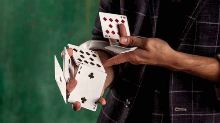 What is the easiest magic trick with cards?