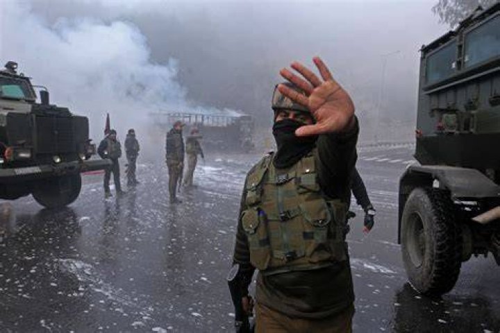 What is the main conflict in Kashmir?