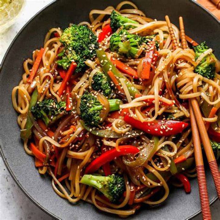 What is vegan lo mein?