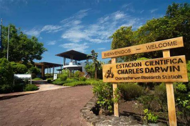 What island is the Charles Darwin Research Center on?