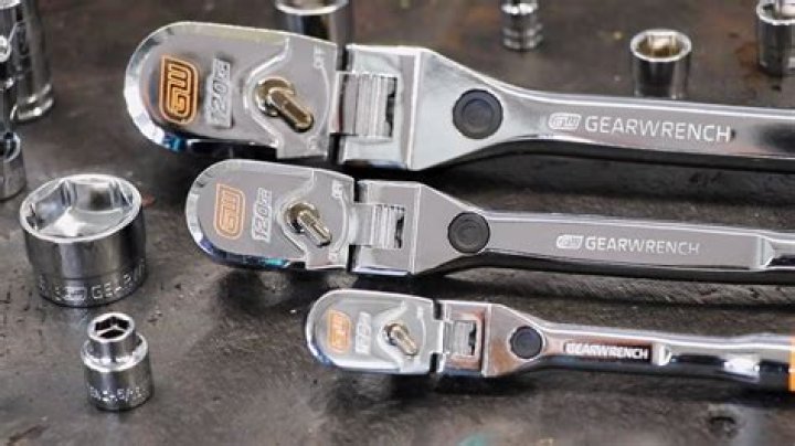 What kind of tools does GearWrench offer?