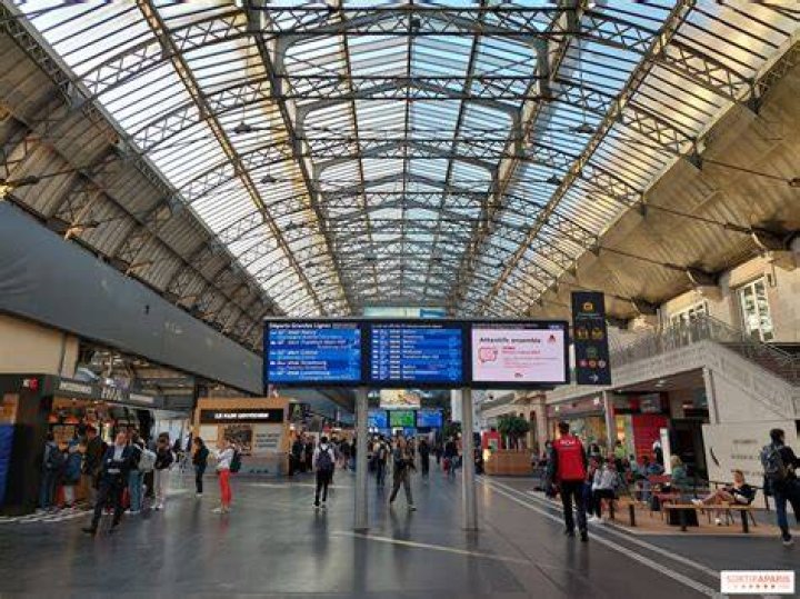 What metro lines go to Gare du Nord?