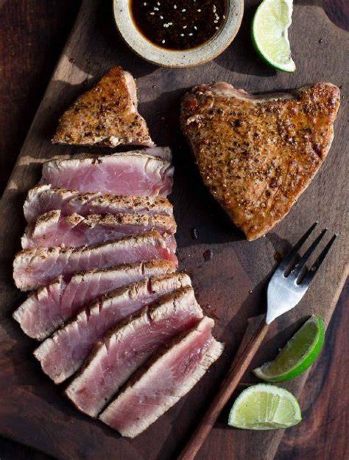 What temperature do you cook tuna steaks?