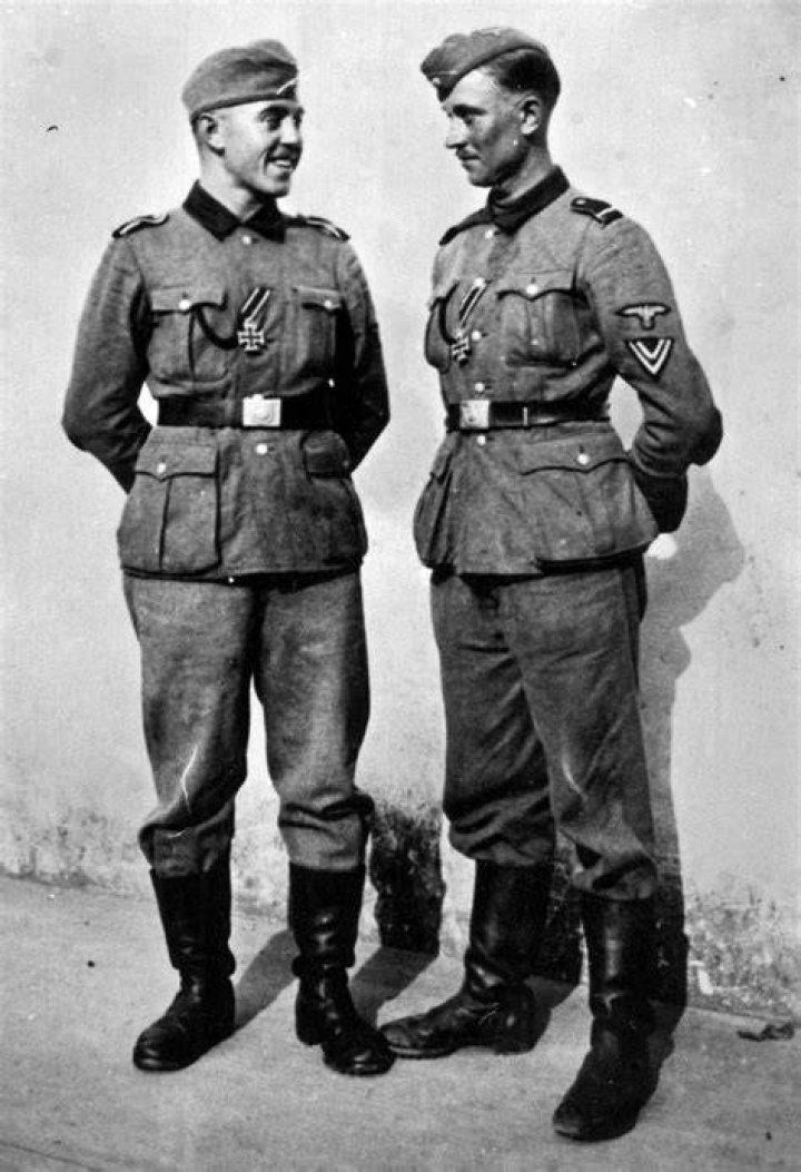 What uniform did the SS wear?