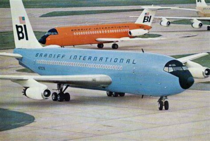 What year did Braniff airlines go out of business?