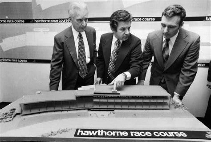 When did Hawthorne Racetrack close?