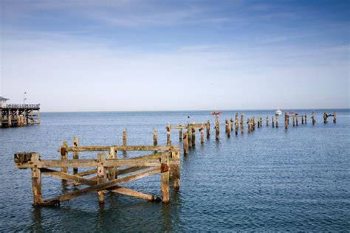 When was Swanage pier built?
