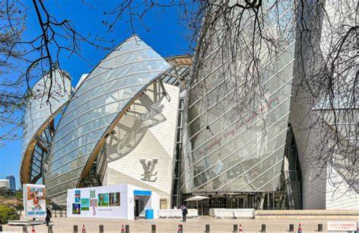 Where is the Fondation Louis Vuitton located?