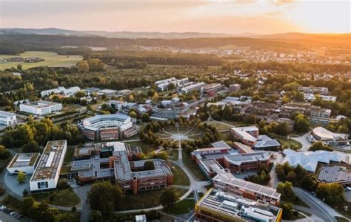 Which city is university of Bayreuth?