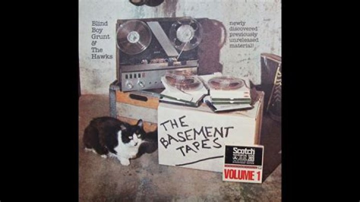Who are the people on the Basement Tapes cover?