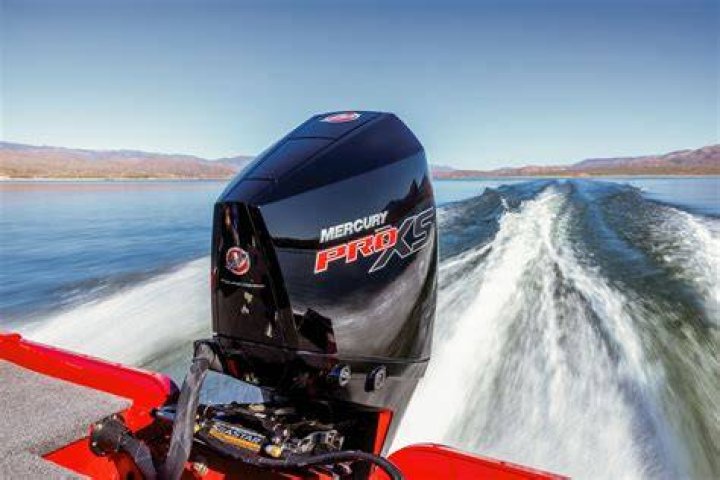 Who makes the best 300 outboard motor?