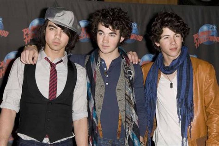 Who opened for the Jonas Brothers 2007?