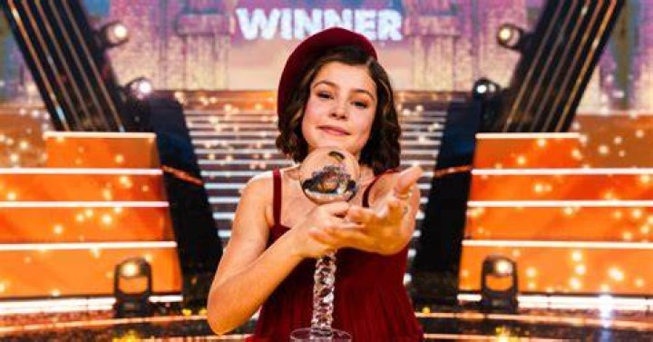 Who won JESC 2015?