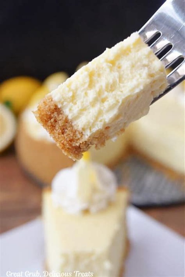 Why do people add lemon juice to cheesecake?