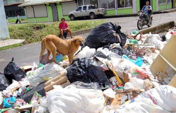 Why is poverty a problem in Costa Rica?